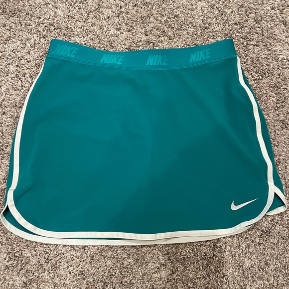SOLD‼️ Nike Dri-fit Golf Skort Size Small - Picture 1 of 4